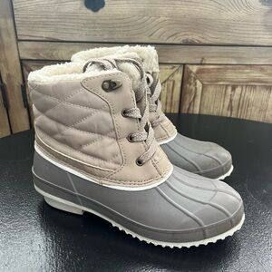 Khombu Women's Taupe Quilted Duck Boots size 6